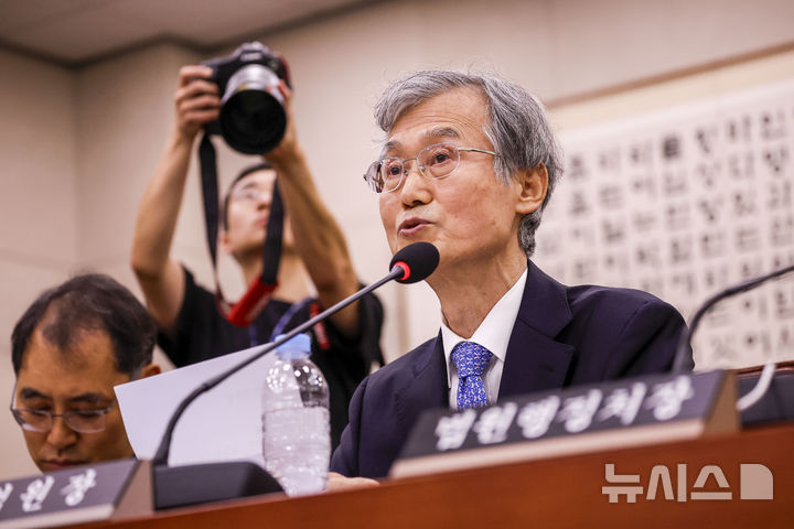 [서울=뉴시스] 정병혁 기자 = 조희대 대법원장이 지난달 6일 서울 여의도 국회에서 열린 국회 법제사법위원회의 대법원 등 국정감사에서 질문에 답하고 있다. 2026.11.01. jhope@newsis.com