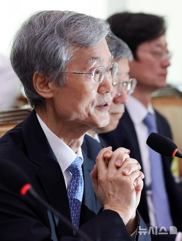 [서울=뉴시스] 최진석 기자 = 조희대 대법원장이 6일 여의도 국회에서 열린 국회 법제사법위원회의 대법원 등에 대한 국정감사에 출석해 의원 질의에 답변하고 있다. 2026.10.06. myjs@newsis.com