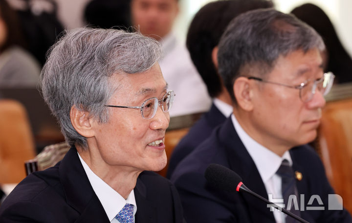 [서울=뉴시스] 최진석 기자 = 조희대 대법원장이 6일 여의도 국회에서 열린 국회 법제사법위원회의 대법원 등에 대한 국정감사에 출석해 의원 질의에 답변하고 있다. 2026.10.06. myjs@newsis.com