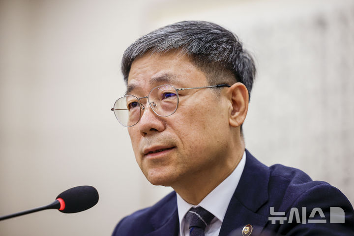 [서울=뉴시스] 정병혁 기자 = 노경필 법원행정처장이 6일 서울 여의도 국회에서 열린 국회 법제사법위원회의 대법원 등 국정감사에서 질문에 답변하고 있다. 2026.10.06. jhope@newsis.com