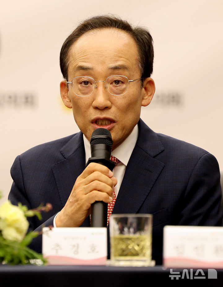 [대구=뉴시스] 이무열 기자 = 추경호 대구시장이 6일 대구 북구 대구시청 산격청사에서 열린 대구·경북 상생과 협력을 위한 4자 회담에서 발언을 하고 있다. 2026.10.06. lmy@newsis.com