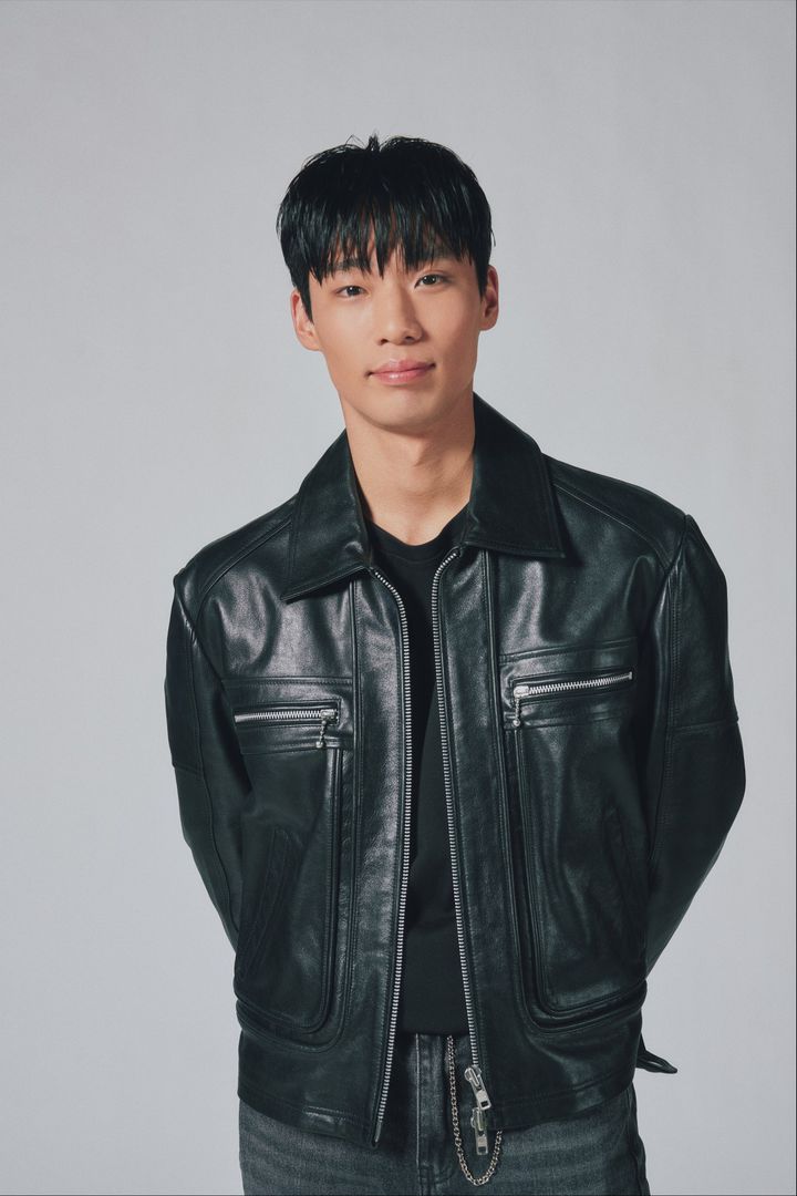 [서울=뉴시스] 이오욱. (사진 = 뮤직팜 엔터테인먼트 제공) 2026.10.07. photo@newsis.com *재판매 및 DB 금지