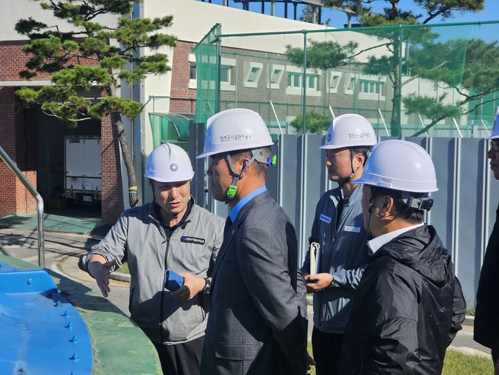 [합천=뉴시스] 전덕규 제2대 이사장 공단 주요 사업장을 찾아 현장 직원들을 격려하고 시설물 안전관리 실태를 점검 (사진=합천군시설관리공단 제공) 2026. 10. 07. photo@newsis.com *재판매 및 DB 금지