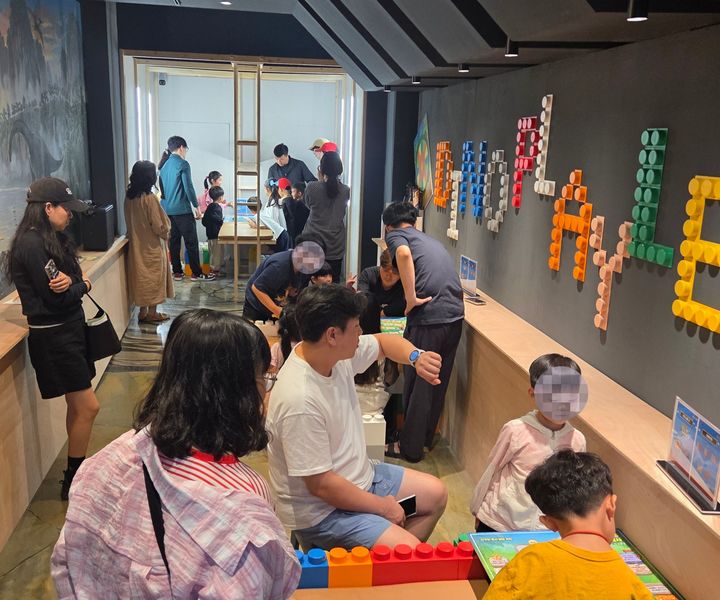 [진주=뉴시스]진주익룡발자국전시관, '우리한글, 우리화석' 개최.(사진=진주시 제공).2026.10.07.photo@newsis.com *재판매 및 DB 금지