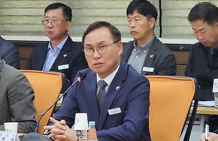 [태안=뉴시스] 김덕진 기자=윤희신 충남 태안군수가 7일 태안군청 중회의실에서 취임 100일 기념 기자회견을 갖고 있다. 2026.10.07. spark@newsis.com *재판매 및 DB 금지