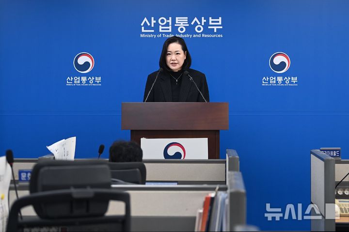 [세종=뉴시스]김정예 산업통상부 투자유치과장은 7일 정부세종청사 산업부 기자실에서 2026년 3분기 누적 외국인직접투자(FDI)와 관련해 출입기자단에게 브리핑을 한 후 질의응답의 시간을 가졌다.(사진=산업부 제공)