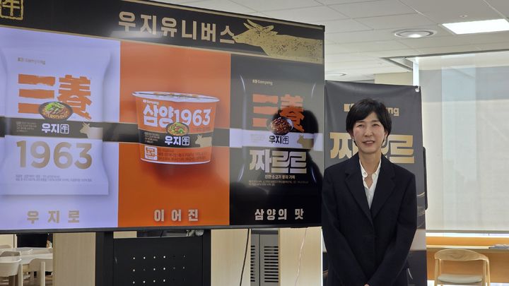 [서울=뉴시스] 이주혜 기자 = 7일 서울 중구 삼양식품 서울 명동사옥에서 열린 '짜르르 미디어 시식회'에서 김정수 삼양식품 회장이 발언하고 있다. 2026.10.07. winjh@newsis.com *재판매 및 DB 금지