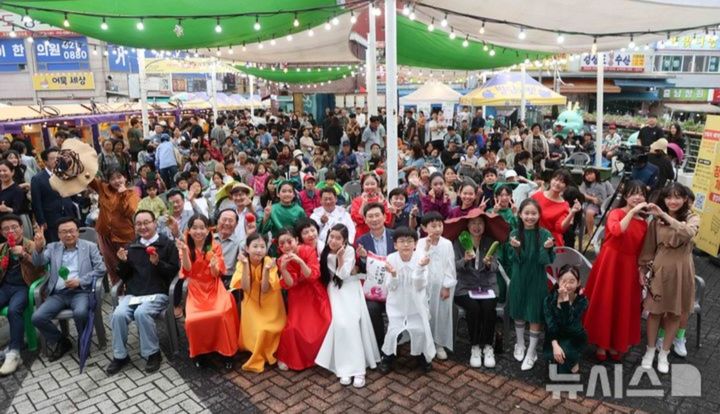 [용인=뉴시스] 용인중앙시장의 '별빛마당 야시장 축제'(사진=뉴시스 DB) photo@newsis.com *재판매 및 DB 금지
