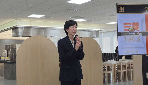 [서울=뉴시스] 이주혜 기자 = 7일 서울 중구 삼양식품 서울 명동사옥에서 열린 '짜르르 미디어 시식회'에서 김정수 삼양식품 회장이 발언하고 있다. 2026.10.07. winjh@newsis.com *재판매 및 DB 금지