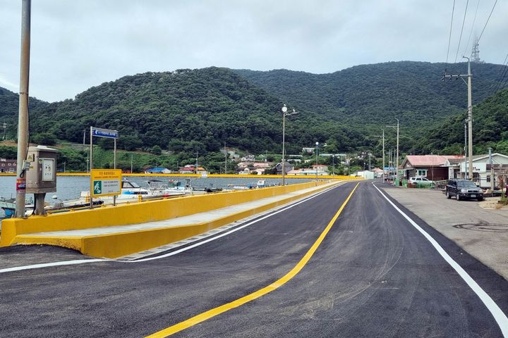해수침투 정비공사가 마무리 된 인천 덕적도 북리 도로. (사진=옹진군 제공) 2026.10.07. photo@newsis.com *재판매 및 DB 금지