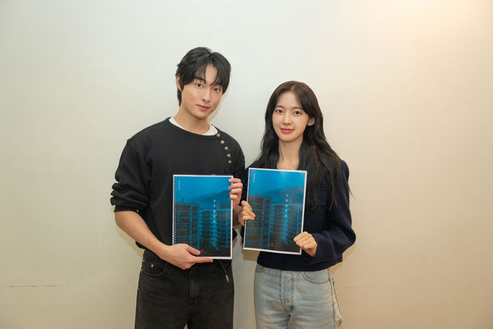 공포 웹툰 영화로 재탄생…아린·윤찬영 '봉천동귀신'