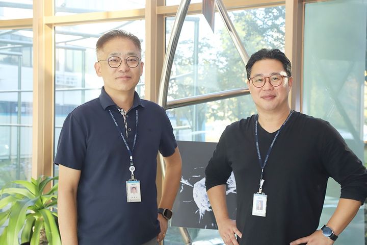 [대전=뉴시스] 생명공학연구원 디지털바이오연구센터 김대수 박사와 줄기세포융합연구센터 조현수 박사 연구팀이 오가노이드가 실제 사람의 장기와 얼마나 비슷한지를 정량적으로 평가하고 백분율 점수로 산출하는 표준기술을 개발해 국제표준(ISO)으로 제정됐다.(왼쪽부터)김대수 센터장과 조현수 센터장. *재판매 및 DB 금지