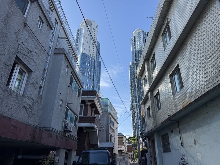 [서울=뉴시스] 주다영 인턴기자=서울 성동구 성수전략정비구역 1지구 모습. 뒤로 트리마제 아파트가 보인다. *재판매 및 DB 금지
