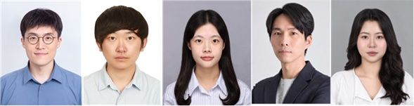 [서울=뉴시스]2차원 반도체 결정의 생성 위치를 제어하는 기술을 개발한 공동연구팀의 공동 제1저자. 왼쪽부터 박정원 KAIST 박사, 김지윤 KAIST 석사과정생, 강수민 KAIST 석사, 오지은 한양대 석박통합과정생, 선우영민 UNIST 석박통합과정생. (사진=과기정통부 제공_ *재판매 및 DB 금지