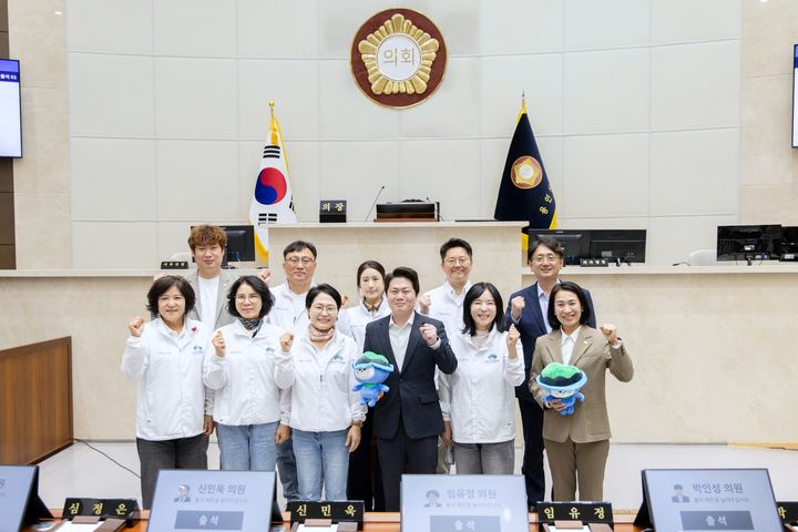 [용인=뉴시스] 7일 용인시의회를 방문한 여수시의회 운영위원회(사진=용인시의회 제공) 2026.10.07.photo@newsis.com *재판매 및 DB 금지