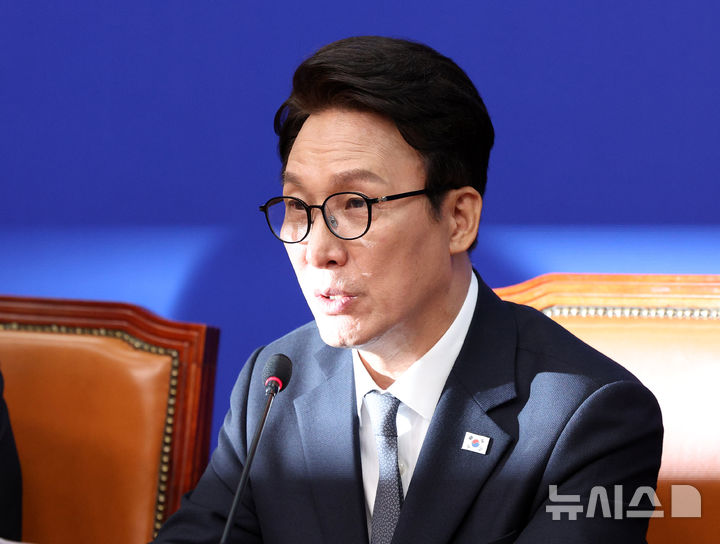 [서울=뉴시스] 고범준 기자 = 김민석 더불어민주당 대표가 7일 서울 여의도 국회에서 열린 최고위원회의에서 발언하고 있다. 2026.10.07. bjko@newsis.com