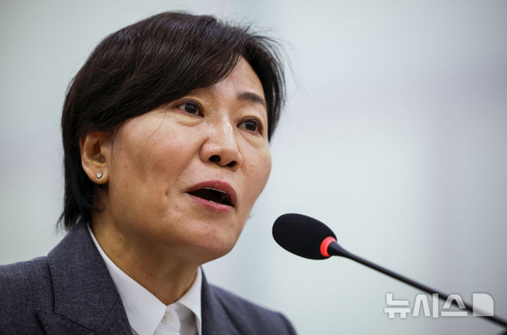 [서울=뉴시스] 정병혁 기자 = 송미령 농림축산식품부 장관이 7일 서울 여의도 국회에서 열린 국회 농림축산식품해양수산위원회의 농림축산식품부 등의 국정감사에서 질문에 답하고 있다. 2026.10.07. jhope@newsis.com
