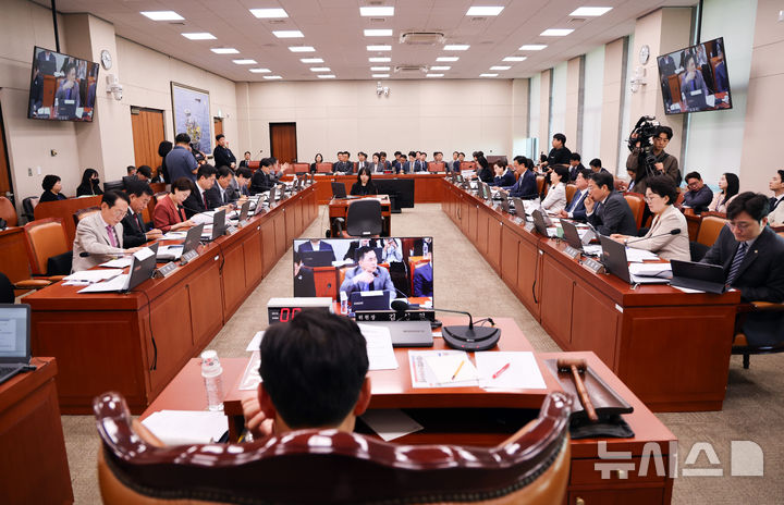 [서울=뉴시스] 최진석 기자 = 7일 여의도 국회에서 산업통상자원중소벤처기업위원회의 중소벤처기업부 국정감사가 열리고 있다. 2026.10.07. myjs@newsis.com