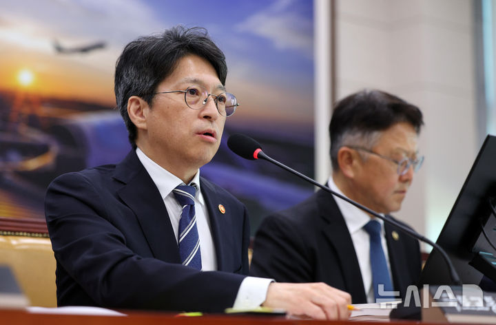 [서울=뉴시스] 고범준 기자 = 홍지선 국토교통부 장관이 7일 서울 여의도 국회에서 열린 국토교통위원회 국정감사(국토교통부 등)에서 의원 질의에 답변하고 있다. 2026.10.07. bjko@newsis.com