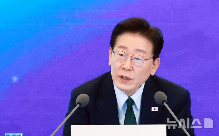 [서울=뉴시스] 김진아 기자 = 이재명 대통령이 7일 서울 시내 한 회의장에서 열린 한국형 녹색대전환(K-GX) 전략 국민보고회에서 발언하고 있다. 2026.10.07. bluesoda@newsis.com