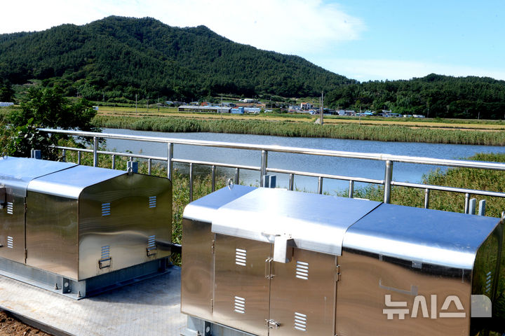 [장흥=뉴시스] 이창우 기자=전남광주 장흥군 대덕읍 신리 간척지 배수펌프장과 저류지. 2026.10.08. lcw@newsis.com