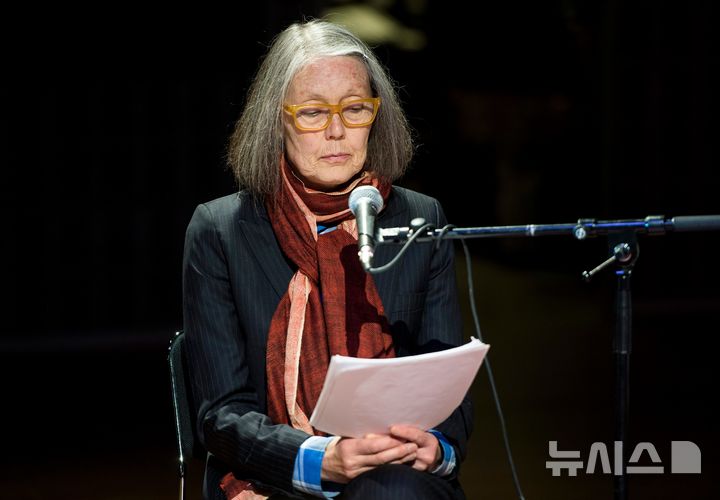 카니 총리 "카슨, 노벨문학상 수상 축하…캐나다의 자랑"