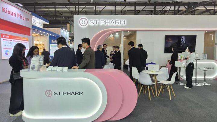[서울=뉴시스] 에스티팜은 이탈리아 밀라노에서 열리고 있는 'CPHI 월드와이드 2026'에 참가했다. (사진=에스티팜 제공) 2026.10.08. photo@newsis.com *재판매 및 DB 금지