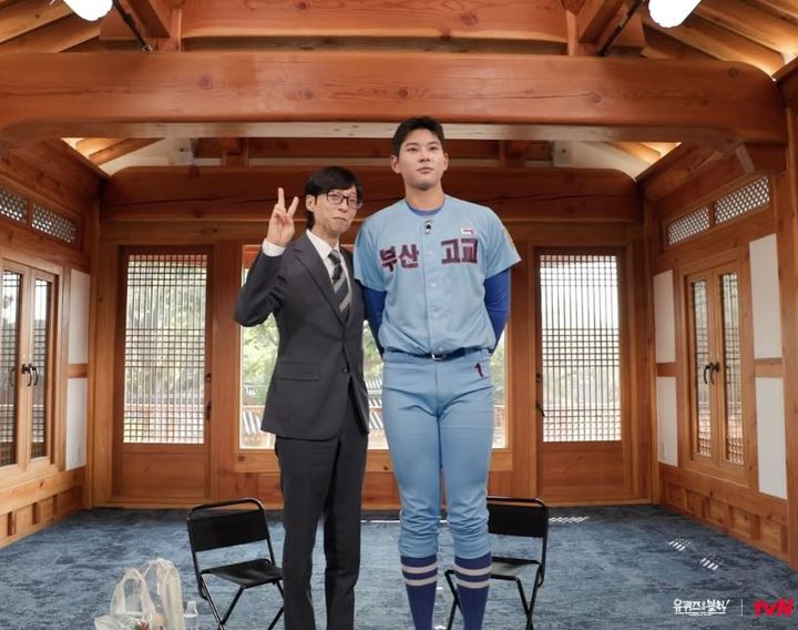 [서울=뉴시스] 키움 히어로즈와 역대 신인 최고액인 16억 원에 계약한 하현승이 메이저리그 뉴욕 양키스의 40억 원대 영입 제안을 받은 사실과 연애에 대한 생각을 공개했다. (사진출처=인스타그램 '@youquizontheblock' 캡처)