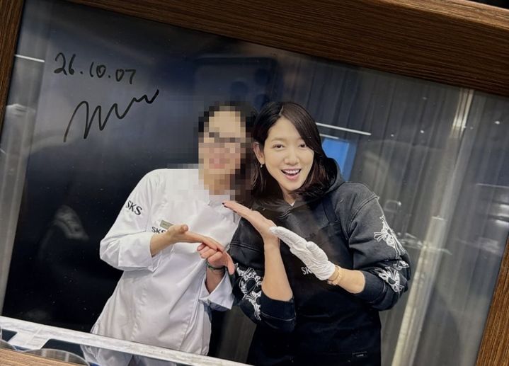 [서울=뉴시스] 배우 박신혜가 출산 후에도 변함없는 미모를 뽐내며 근황을 전했다. (사진=박신혜 인스타그램 캡처)