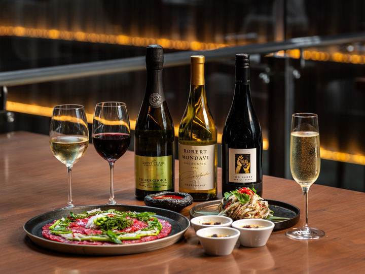 [서울=뉴시스] 페어몬트 서울 '스펙트럼', 'An Extensive Wine Selection' (사진=페어몬트 앰배서더 서울 제공) *재판매 및 DB 금지