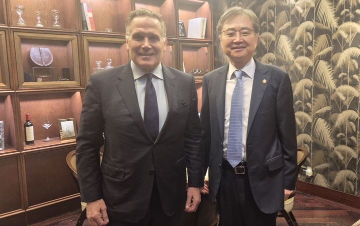 [서울=뉴시스] 조현 장관, 데이브 맥코믹 미국 상원의원 면담. (사진=외교부 제공) 2026.10.08 *재판매 및 DB 금지