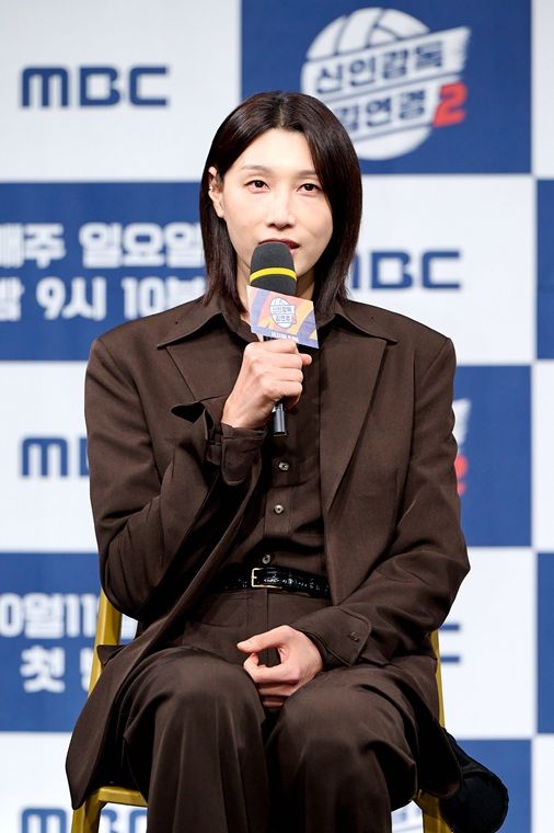 [서울=뉴시스] 김연경 감독이 8일 서울 상암동 MBC 사옥에서 열린 새 예능 프로그램 '신인감독 김연경2' 제작발표회에서 질의응답을 하고 있다. (사진=MBC 제공) 2026.10.08. photo@newsis.com *재판매 및 DB 금지