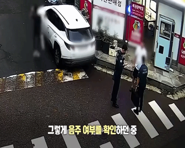 [서울=뉴시스] 술을 마시고 이륜차를 탄 남성이 경찰의 음주 확인을 앞두고 도주했다.&nbsp; (사진 출처=유튜브 채널 '대한민국 경찰청' 캡처) *재판매 및 DB 금지