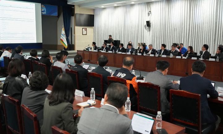 [제주=뉴시스] 제주도는 8일 오후 5시 도청 탐라홀에서 위성곤 제주지사 주재로 '제107회 전국체육대회 준비상황 최종 보고회'를 열고 대회 운영 전반을 확인했다. (사진=제주도 제공) 2026.10.08. photo@newsis.com *재판매 및 DB 금지