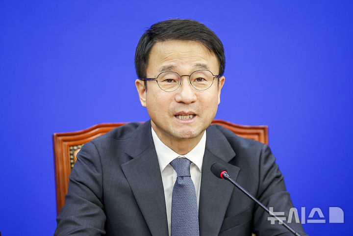 [서울=뉴시스] 정병혁 기자 = 한병도 더불어민주당 원내대표가 8일 서울 여의도 국회에서 열린 국정감사 대책회의에서 발언하고 있다. 2026.10.08. jhope@newsis.com