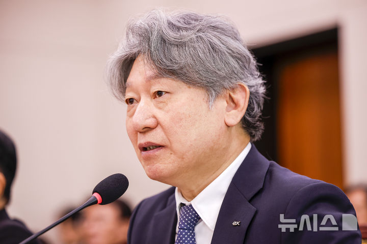 [서울=뉴시스] 정병혁 기자 = 유정훈 한국도로공사 사장이 8일 서울 여의도 국회에서 열린 국회 국토교통위원회의 한국도로공사 등에 대한 국정감사에서 의원 질문에 답하고 있다. 2026.10.08. jhope@newsis.com