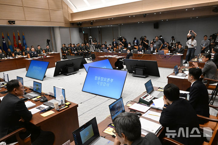 [서울=뉴시스] 국회사진기자단 = 진성준 국방위원장이 8일 오전 서울 용산구 국방부에서 열린 국회 국방위원회의 합동참모본부에 대한 국정감사에서 발언하고 있다. 2026.10.08. photo@newsis.com