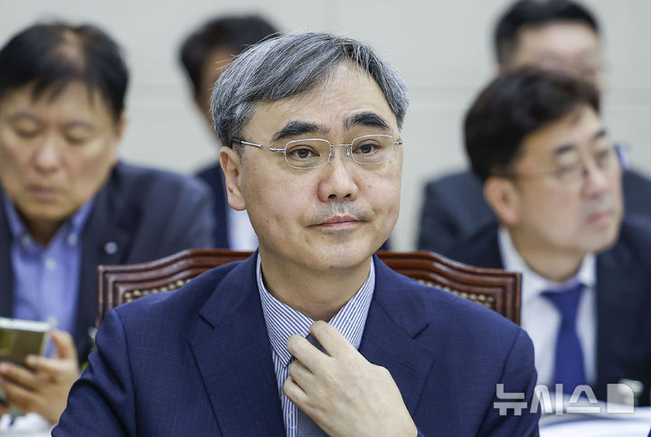 [서울=뉴시스] 정병혁 기자 = 양동헌 경북대학교병원장이 8일 서울 여의도 국회에서 열린 국회 보건복지위원회의 지역 거점 국립대학병원에 대한 국정감사에 출석해 있다. 2026.10.08. jhope@newsis.com