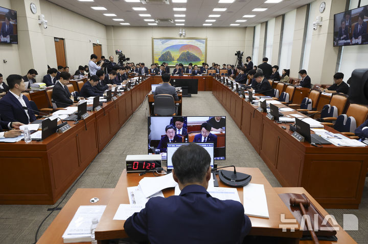 [서울=뉴시스] 김근수 기자 = 서울 여의도 국회에서 정무위원회 국정감사가 열리고 있다. 2026.10.08. ks@newsis.com