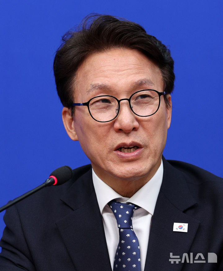 [서울=뉴시스] 고범준 기자 = 김민석 더불어민주당 대표가 8일 서울 여의도 국회에서 다이빙 주한중국대사를 접견하며 발언하고 있다. 2026.10.08. bjko@newsis.com