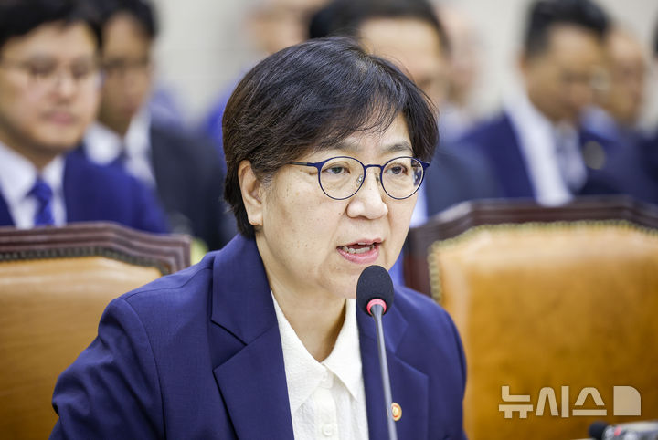 [서울=뉴시스] 정병혁 기자 = 정은경 보건복지부 장관이 8일 서울 여의도 국회에서 열린 국회 보건복지위원회의 복지부, 질병관리청에 대한 국정감사에서 질문에 답하고 있다. 2026.10.08. jhope@newsis.com