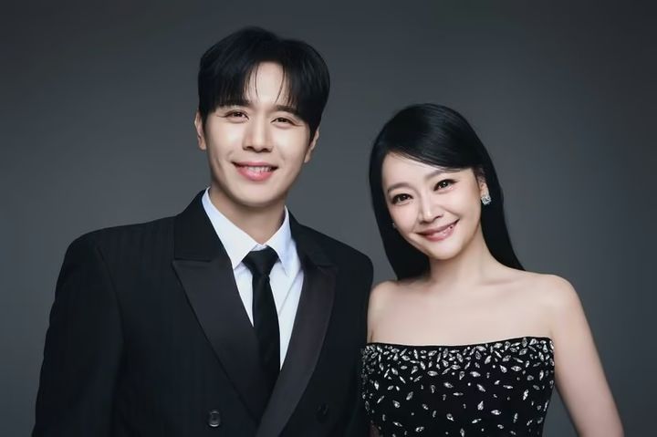 [서울=뉴시스] 뮤지컬배우 김소현·손준호 부부 (사진=팜트리아일랜드 제공) 2026.10.09. photo@newsis.com *재판매 및 DB 금지