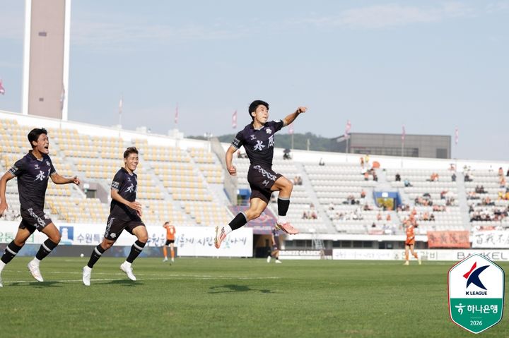 [서울=뉴시스]K리그2 수원FC 정승배. (사진=한국프로축구연맹 제공)