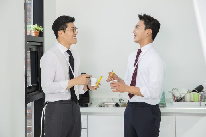 [서울=뉴시스] 직원들이 마시는 믹스커피 비용까지 계산해 하루 섭취량을 제한한 대표의 이야기가 직장인 익명 커뮤니티에 전해졌다. (사진=유토이미지)