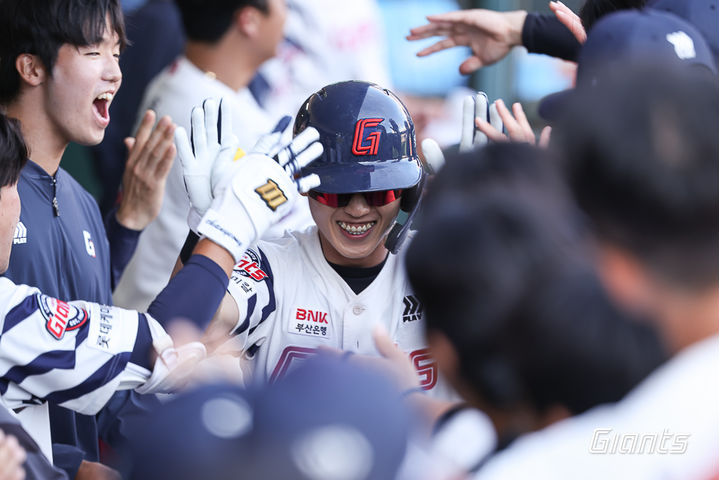 [서울=뉴시스] 프로야구 롯데 자이언츠의 전민재. (사진 = 롯데 자이언츠 제공) *재판매 및 DB 금지