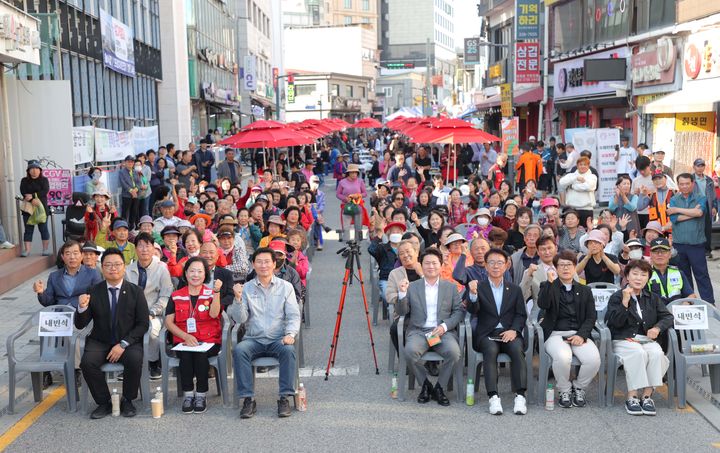 [용인=뉴시스] 에버랜드 마을 축제 참가자들(사진=용인시 제공) 2026.10.09.photo@newsis.com *재판매 및 DB 금지