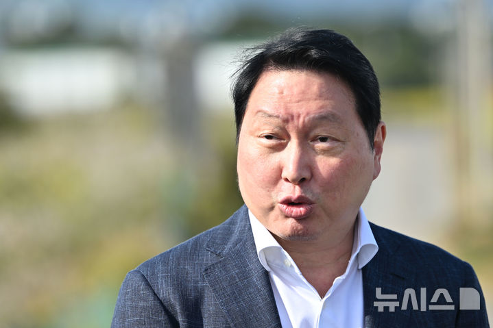 최태원 SK 회장, 호남권 반도체 부지 첫 방문…"속도감 있게 추진"