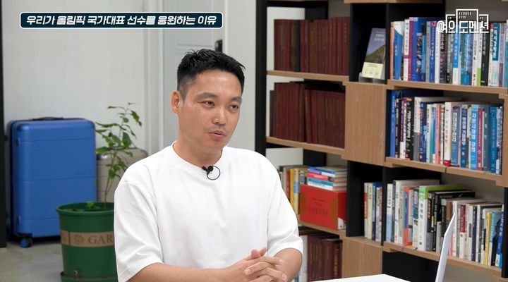 [서울=뉴시스] 9일 유튜브 채널 '박정호 교수의 여의도멘션' 영상에 출연한 허성호 EBS PD는 일제강점기의 사례를 통해 스포츠와 민족주의의 관계를 설명했다. (사진='박정호 교수의 여의도멘션' 유튜브 채널 캡처)