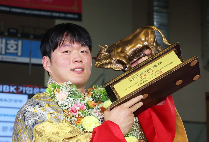 [서울=뉴시스] 박민교(용인특례시청), 위더스제약 2026 괴산추석장사씨름대회에서 한라장사 등극. (사진=대한씨름협회 제공) *재판매 및 DB 금지