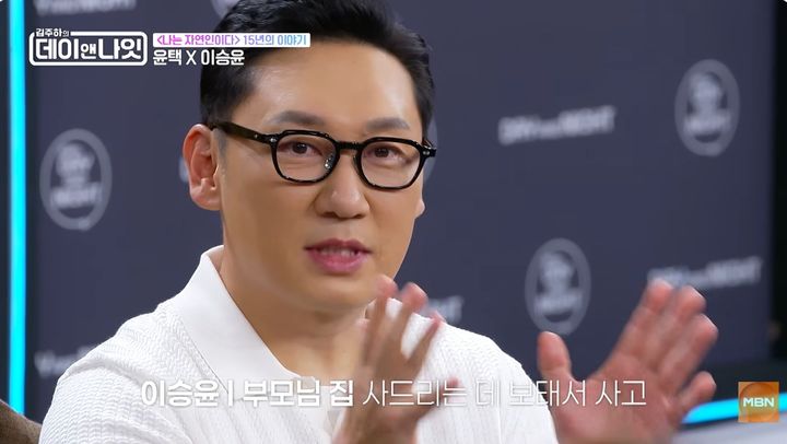[서울=뉴시스] 10일 방송된 MBN '김주하의 데이앤나잇'에는 장수 프로그램 '나는 자연인이다'를 15년째 이끌고 있는 윤택과 이승윤이 출연했다. (사진=MBN 제공) 2026.10.11. photo@newsis.com *재판매 및 DB 금지